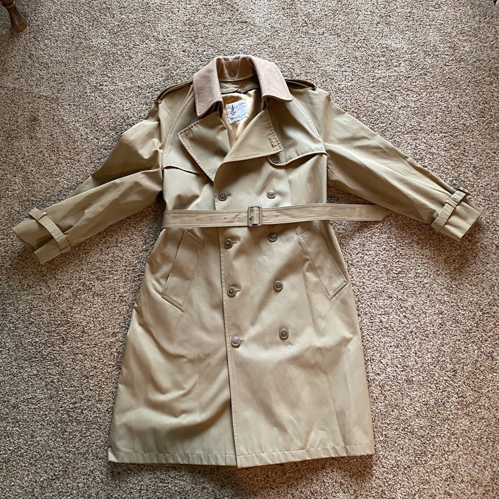 Vintage Misty Harbor Ladies Trench Coat. Size 42 Regular